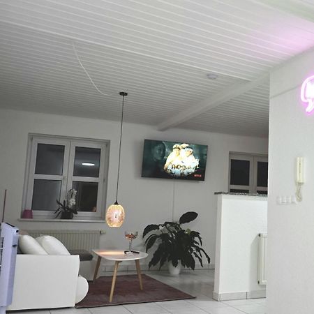 Happy Homes Pink - Up To 5 - Kueche - W-Lan - Netflix - Honig - Badewanne Nidda Exterior foto